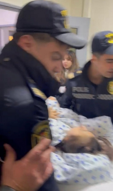 DİN: Perinatal Mərkəzdə baş verən yanğınla bağlı polis əməkdaşları dərhal hadisə yerinə səfərbər edilib<font color=red> - FOTOLAR</font>