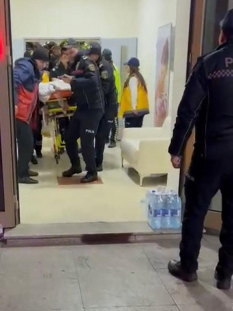 DİN: Perinatal Mərkəzdə baş verən yanğınla bağlı polis əməkdaşları dərhal hadisə yerinə səfərbər edilib<font color=red> - FOTOLAR</font>