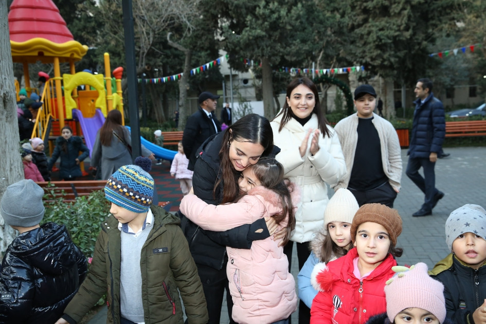 Leyla Əliyevanın iştirakı ilə “Bizim həyət” layihəsi çərçivəsində daha iki həyət yenilənərək sakinlərin istifadəsinə verilib<font color=red> - FOTOLAR</font>