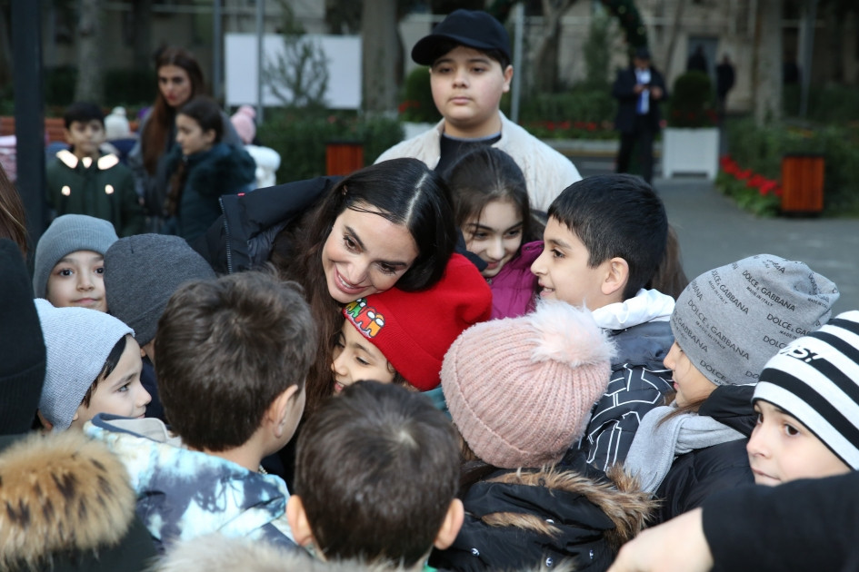 Leyla Əliyevanın iştirakı ilə “Bizim həyət” layihəsi çərçivəsində daha iki həyət yenilənərək sakinlərin istifadəsinə verilib<font color=red> - FOTOLAR</font>