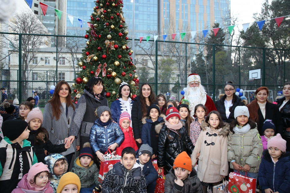 Leyla Əliyevanın iştirakı ilə “Bizim həyət” layihəsi çərçivəsində daha iki həyət yenilənərək sakinlərin istifadəsinə verilib<font color=red> - FOTOLAR</font>