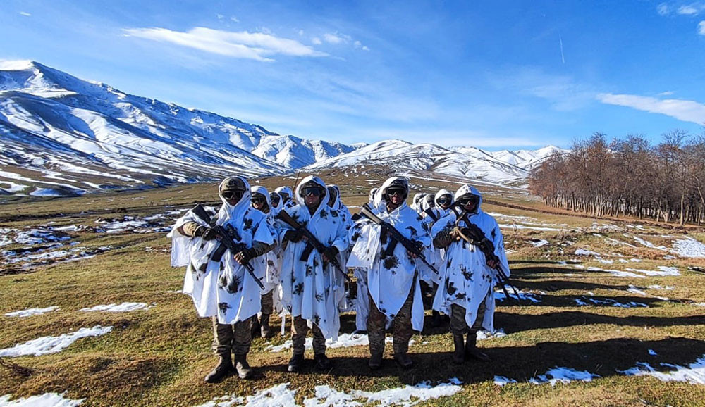 Azərbaycan komandoları şərti düşmənin mühasirəyə alınması tapşırıqlarını yerinə yetiriblər<font color=red> - FOTOLAR</font>