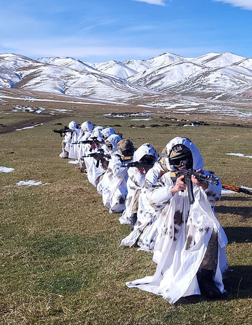 Azərbaycan komandoları şərti düşmənin mühasirəyə alınması tapşırıqlarını yerinə yetiriblər<font color=red> - FOTOLAR</font>