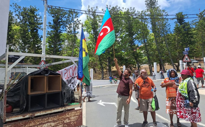 Yeni Kaledoniyada Fransaya qarşı etiraz aksiyası keçirilib, Azərbaycan bayrağı qaldırılıb<font color=red> - FOTOLAR</font>