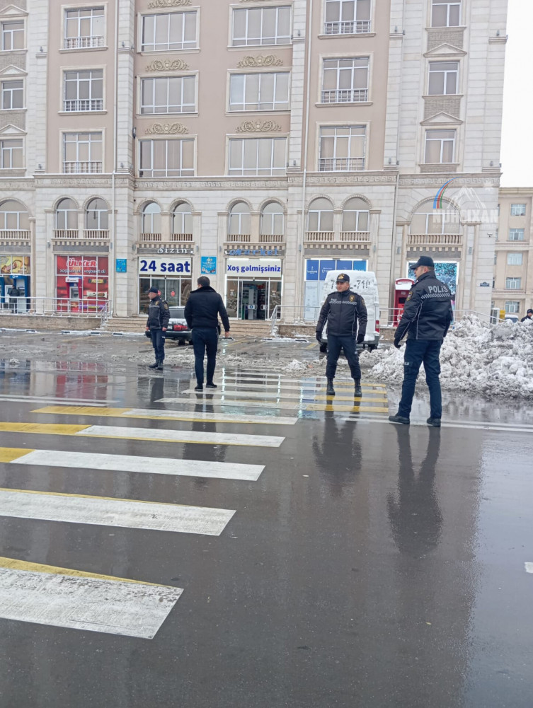 Naxçıvan Dövlət Yol Polisi qarlı hava şəraiti ilə əlaqədar sürücülərə müraciət edib<font color=red> - FOTOLAR</font>