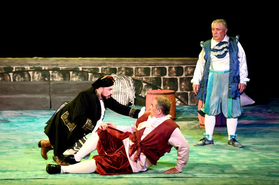 Naxçıvan teatrında “Skapenin kələkləri”  tamaşasının premyerası keçirilib<font color=red> - FOTOLAR</font>