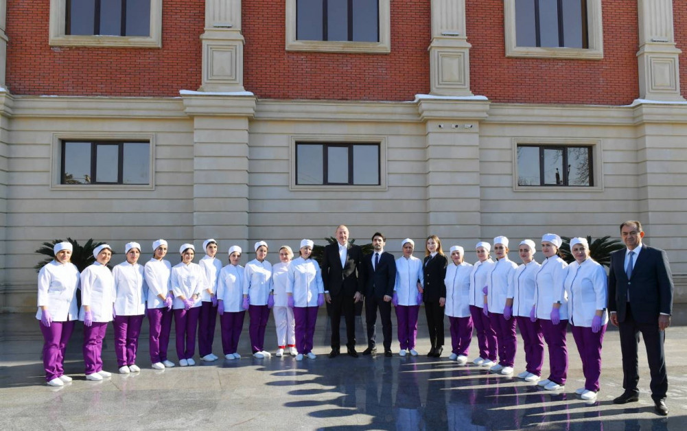 Prezident İlham Əliyev Lənkəranda “Laran” Məhdud Məsuliyyətli Cəmiyyətinin (MMC) qənnadı məhsullarının istehsalı müəssisəsinin fəaliyyəti ilə tanış olub<font color='red'> - YENİLƏNİB</font><font color=red> - FOTOLAR</font>