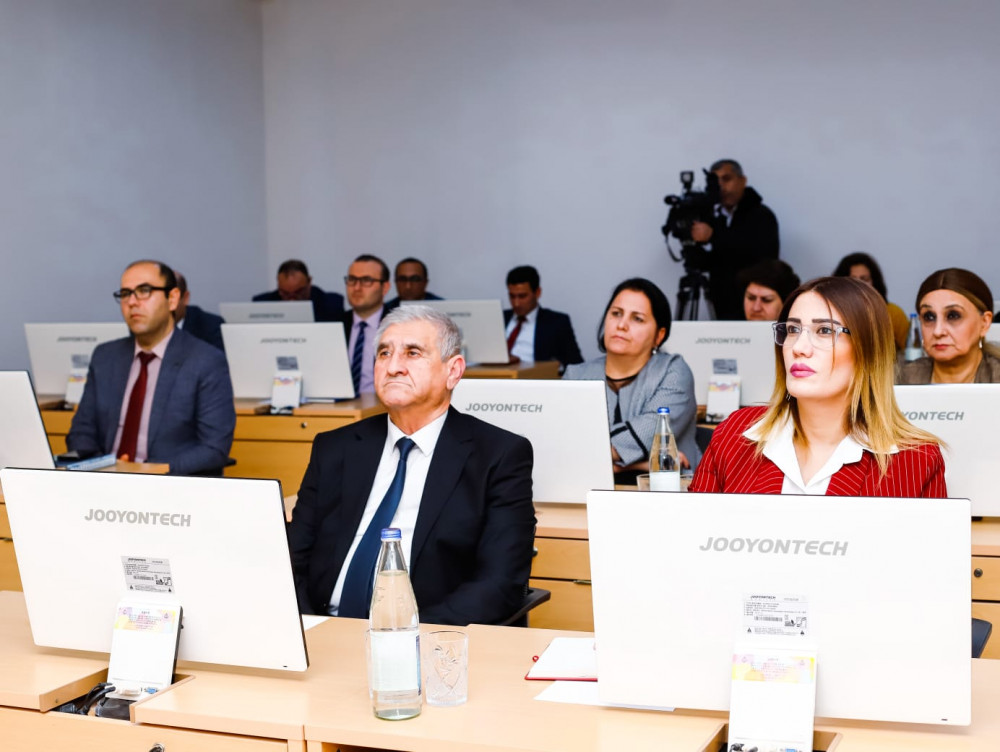 Naxçıvan Muxtar Respublikasında fəaliyyət göstərən media nümayəndələrinə “Prezident seçkilərində medianın rol və vəzifələri” mövzusunda onlayn seminar keçirilib<font color='red'> - YENİLƏNİB</font><font color=red> - FOTOLAR</font>