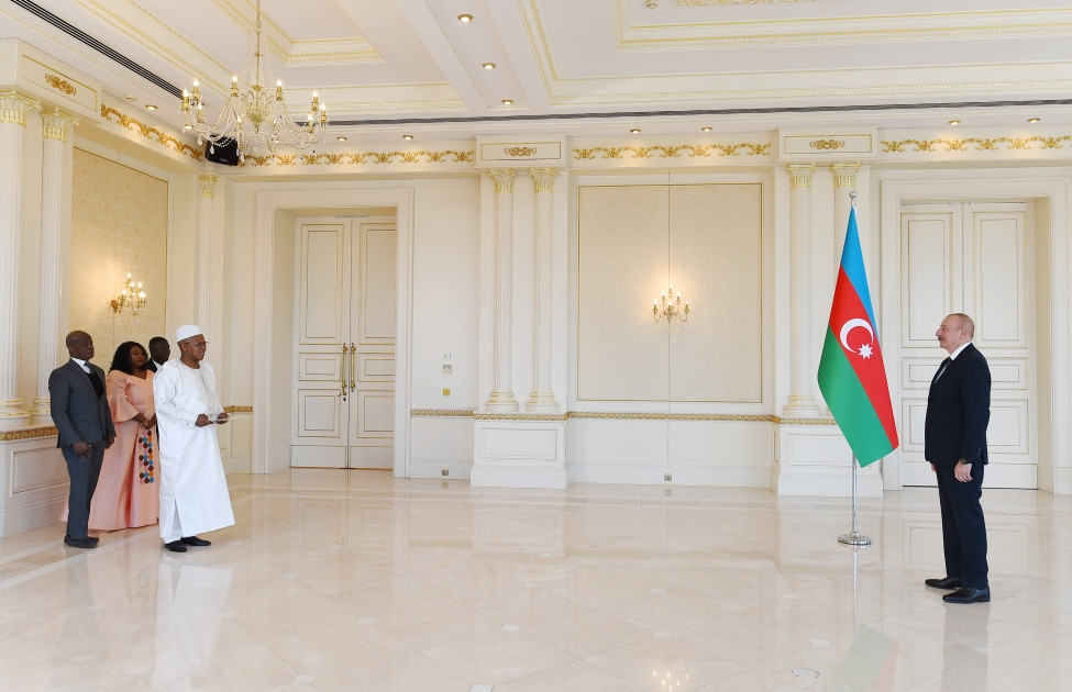 Azərbaycan Prezidenti İlham Əliyev Syerra-Leonenin ölkəmizdə yeni təyin olunmuş səfirinin etimadnaməsini qəbul edib<font color='red'> - YENİLƏNİB</font><font color=red> - FOTOLAR</font>