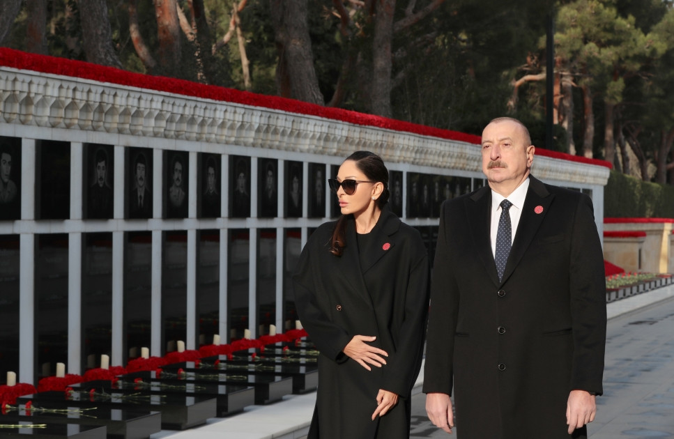 Prezident İlham Əliyev və birinci xanım Mehriban Əliyeva 20 Yanvar faciəsinin 34-cü ildönümü ilə əlaqədar Şəhidlər xiyabanını ziyarət ediblər<font color='red'> - YENİLƏNİB</font><font color=red> - FOTOLAR</font>