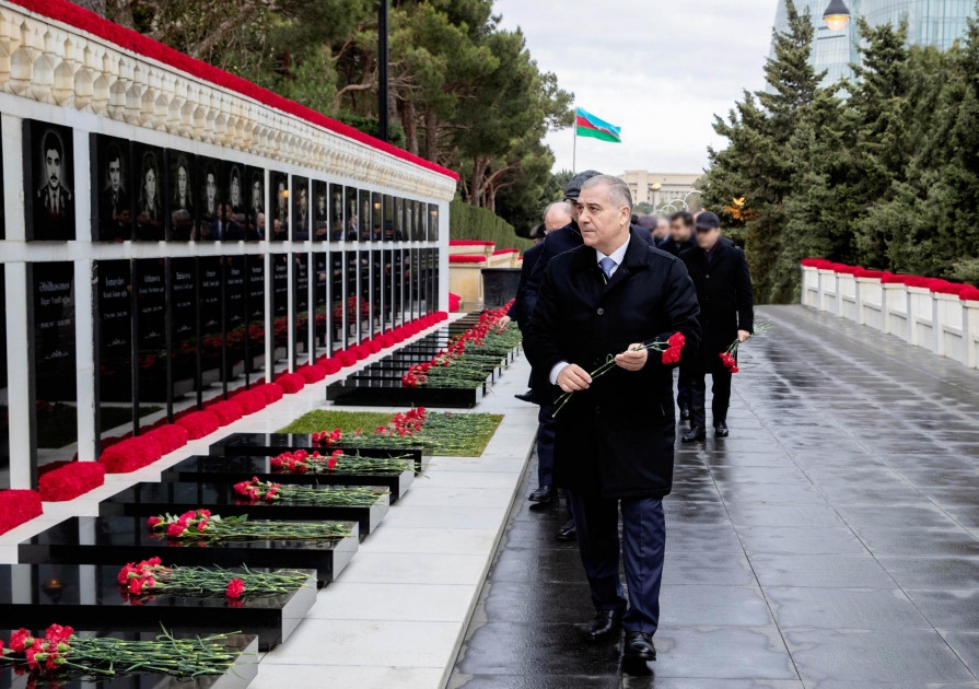 DTX-nin əməkdaşları Şəhidlər xiyabanını ziyarət ediblər<font color=red> - FOTOLAR</font>