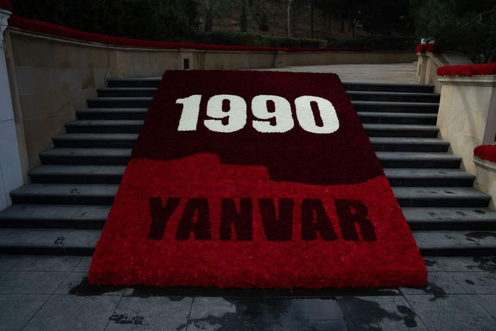AzTV-nin kollektivi Şəhidlər xiyabanını ziyarət edib<font color=red> - FOTOLAR</font>