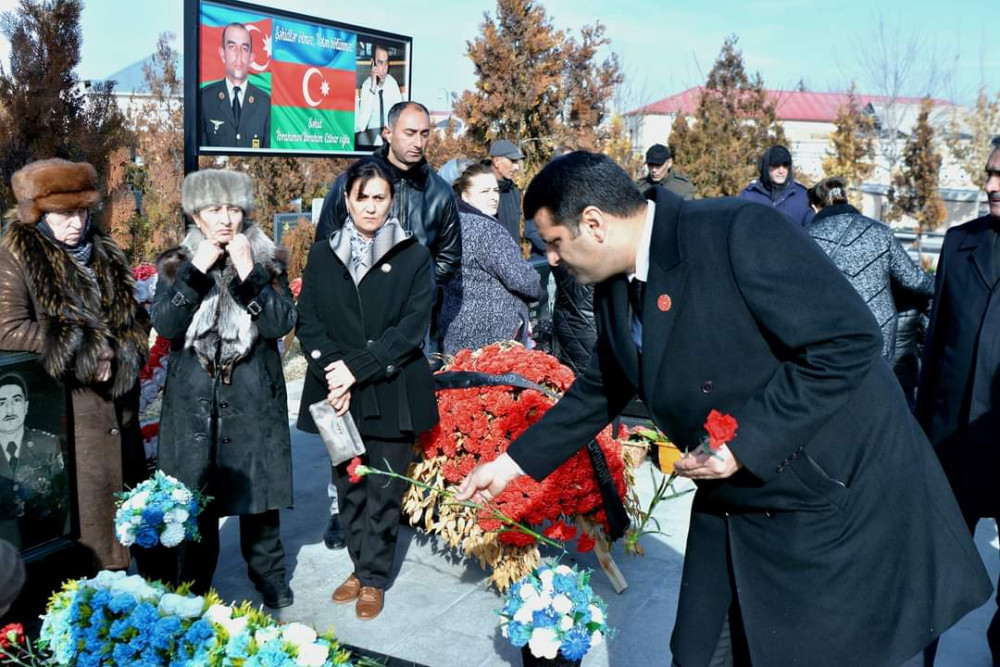 Naxçıvan Dövlət Universitetinin kollektivi  Şəhidlər xiyabanını ziyarət edib<font color=red> - FOTOLAR</font>