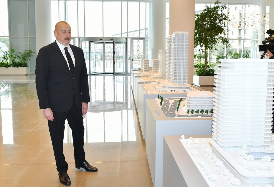 Prezident İlham Əliyev Bakı Ağ Şəhərin Mərkəzi Park Kvartalında tikinti, abadlıq işləri və Ofis binasında yaradılan şərait ilə tanış olub<font color='red'> - YENİLƏNİB</font><font color=red> - FOTOLAR</font>
