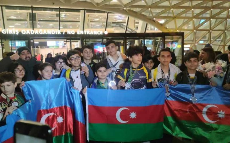 Azərbaycanlı gənc Amerikada keçirilən beynəlxalq fizika və astronomiya olimpiadasında dünya ikincisi olub<font color='red'> - YENİLƏNİB</font><font color=red> - FOTOLAR</font>