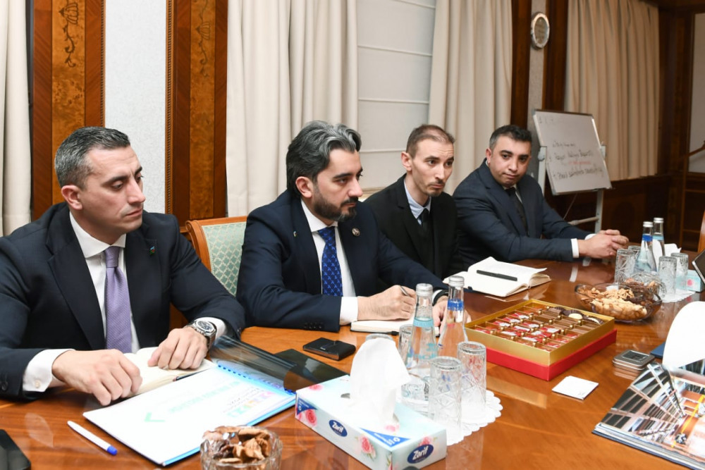 Səlahiyyətli nümayəndə xarici və  yerli investorları qəbul edib<font color=red> - FOTOLAR</font>