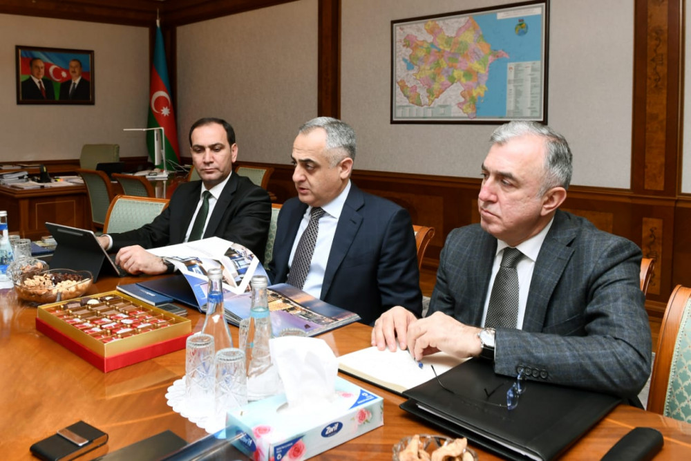 Səlahiyyətli nümayəndə xarici və  yerli investorları qəbul edib<font color=red> - FOTOLAR</font>