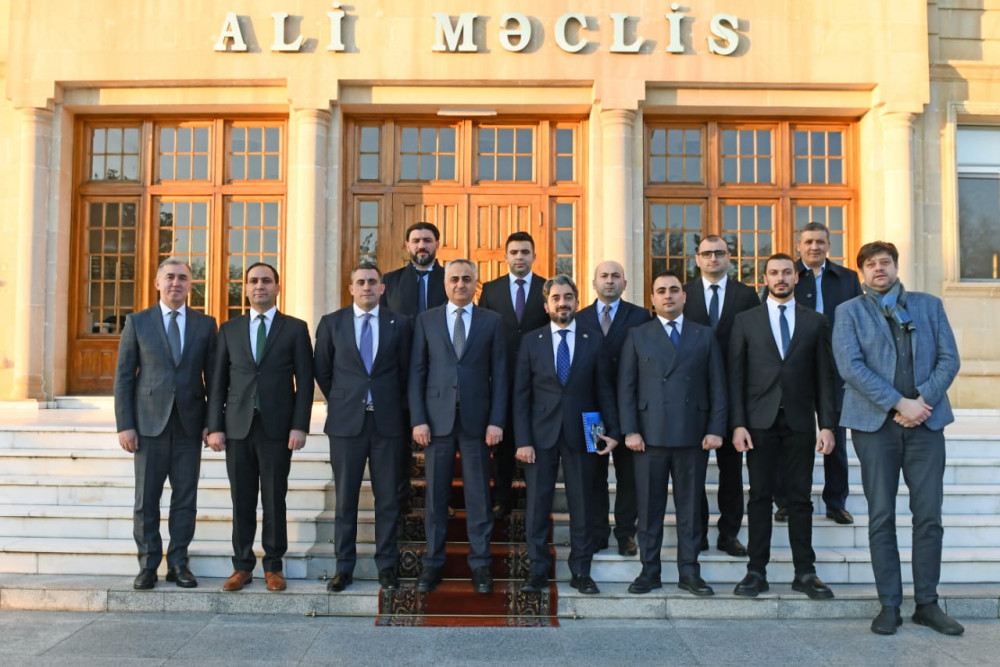 Səlahiyyətli nümayəndə xarici və  yerli investorları qəbul edib<font color=red> - FOTOLAR</font>