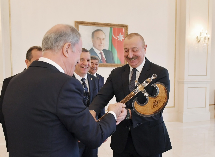 Prezident İlham Əliyev Türkiyə parlamentinin Milli müdafiə komissiyasının sədrinin rəhbərlik etdiyi nümayəndə heyətini qəbul edib<font color='red'> - YENİLƏNƏCƏK</font><font color=red> - FOTOLAR</font>