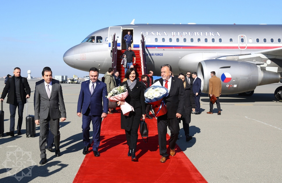 Çexiya parlamentinin Deputatlar Palatasının sədri Azərbaycana rəsmi səfərə gəlib<font color=red> - FOTOLAR</font>