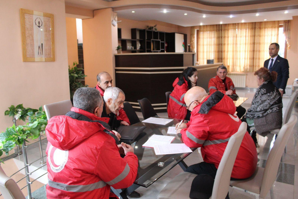 Qızıl Aypara Cəmiyyəti Qarabağın erməni sakinlərinə baş çəkib<font color=red> - FOTOLAR</font>