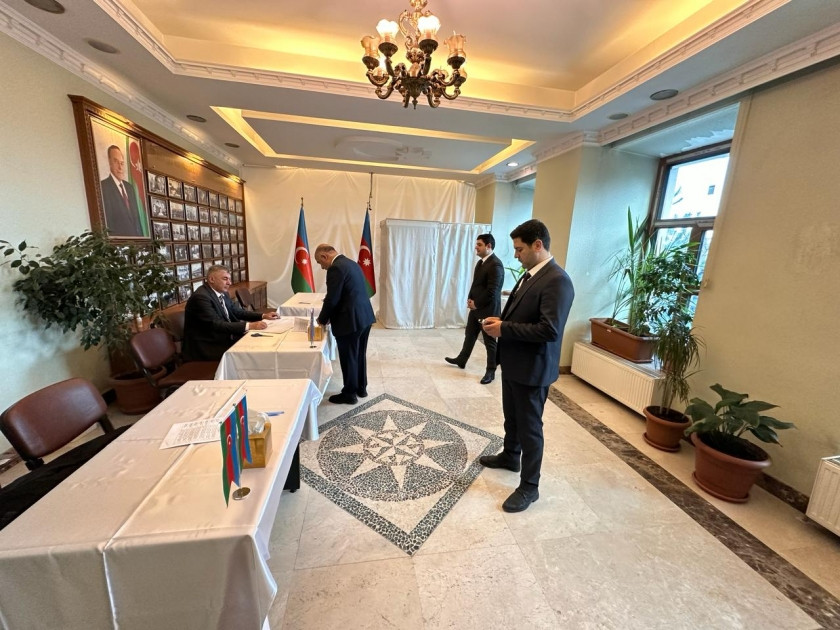 Türkiyədəki Azərbaycan vətəndaşları 5 məntəqədə səs verirlər<font color=red> - FOTOLAR</font>