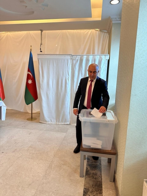 Türkiyədəki Azərbaycan vətəndaşları 5 məntəqədə səs verirlər<font color=red> - FOTOLAR</font>