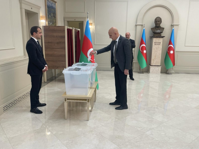 Türkiyədəki Azərbaycan vətəndaşları 5 məntəqədə səs verirlər<font color=red> - FOTOLAR</font>
