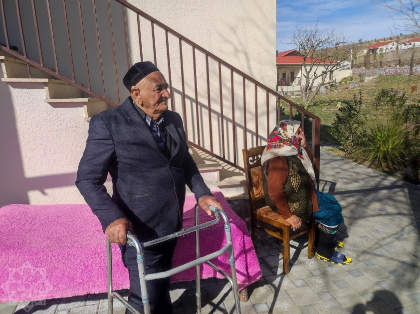 Talış kəndinin ən yaşlı sakinlərinin evinə daşınan seçki qutusu aparılıb<font color=red> - FOTOLAR</font>