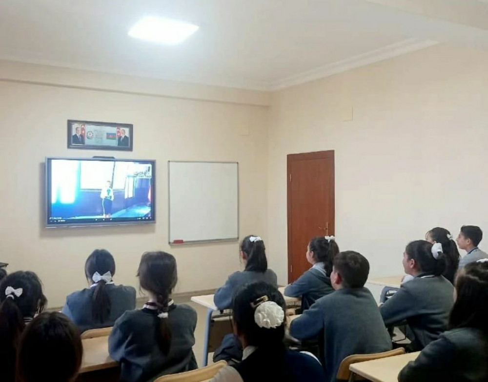 Naxçıvanda Muxtariyyətin 100 illiyinə həsr olunmuş interaktiv dərs keçirilib<font color=red> - FOTOLAR</font>