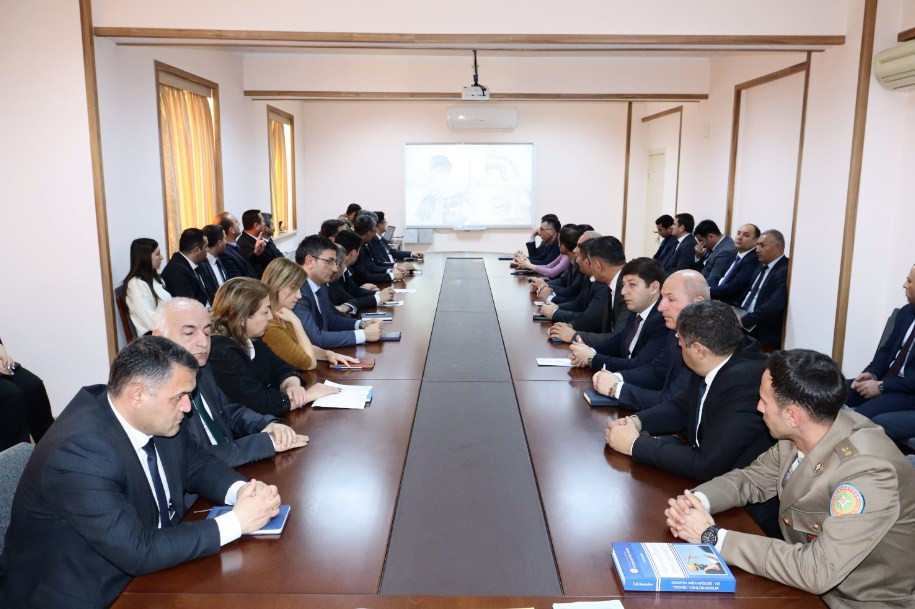 Maliyyə Nazirliyində seminar-müşavirə keçirilib<font color=red> - FOTOLAR</font>