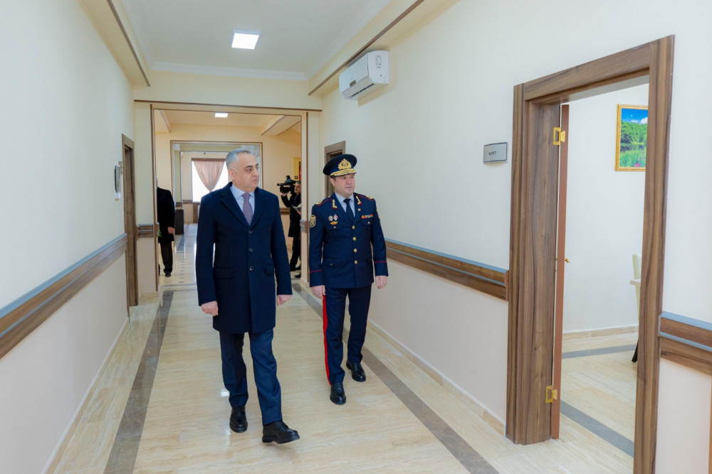 Polis orqanlarına yeni xidməti avtomobillər təqdim olunub,  Dəmir Yolu Nəqliyyatında Polis Şöbəsinin inzibati binası istifadəyə verilib<font color=red> - FOTOLAR</font>