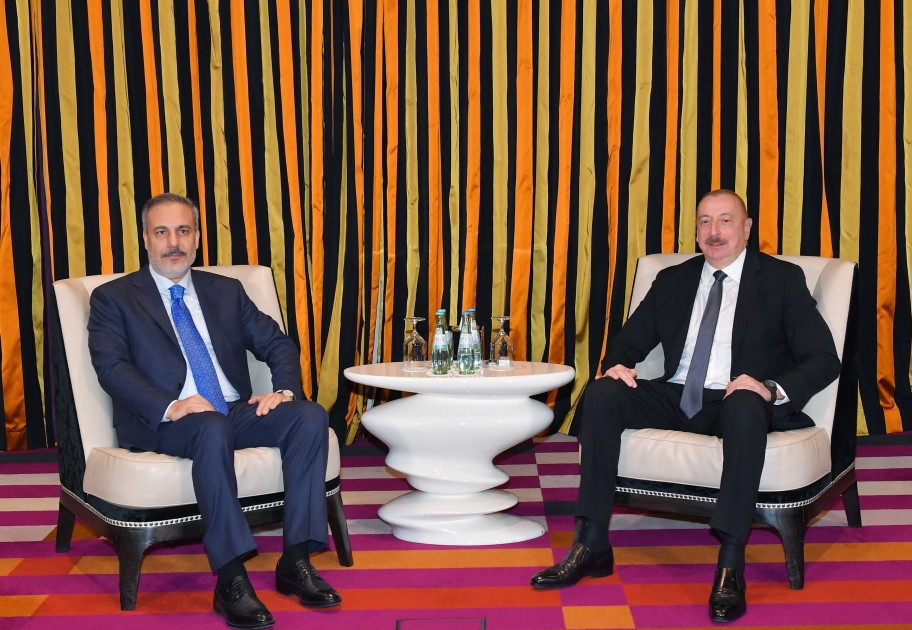 Azərbaycan Prezidenti İlham Əliyev ilə Türkiyənin xarici işlər nazirinin Münxendə görüşü olub<font color=red> - FOTOLAR</font>