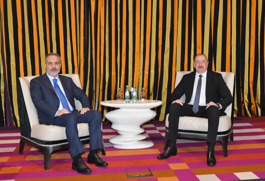 Azərbaycan Prezidenti İlham Əliyev ilə Türkiyənin xarici işlər nazirinin Münxendə görüşü olub<font color=red> - FOTOLAR</font>