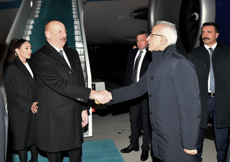 Azərbaycan Prezidenti İlham Əliyev Türkiyəyə rəsmi səfərə gedib<font color=red> - FOTOLAR</font>
