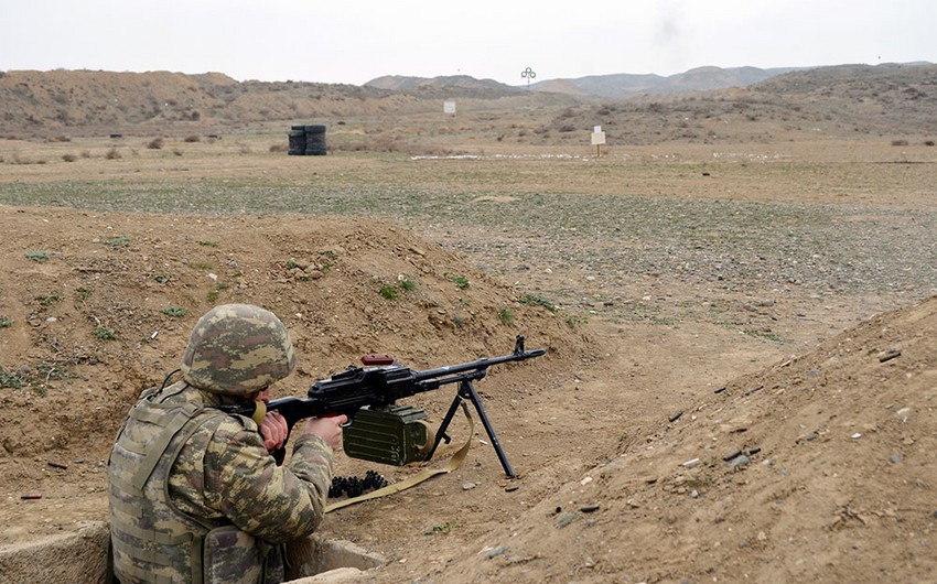 Hərbi vəzifəlilər atəşin aparılması üzrə tapşırıqları icra ediblər<font color=red> - VİDEO</font><font color=red> - FOTOLAR</font>