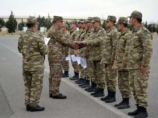Ehtiyatdan çağırılan bir qrup hərbi vəzifəlinin iştirakı ilə döyüş hazırlığı üzrə məşğələlər keçirilib<font color=red> - FOTOLAR</font>