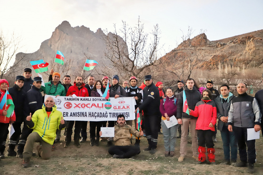 Tükiyə alpinistləri Xocalı faciəsi qurbanlarının xatirəsini Haçadağın zirvəsində anıb<font color=red> - FOTOLAR</font>