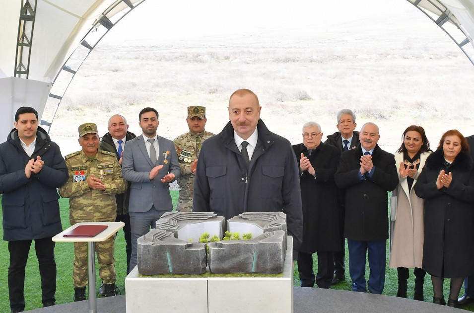 Prezident Xocalıda soyqırımı memorialının təməlini qoyub, Xankəndi şəhərində olub<font color='red'> - YENİLƏNİB 2</font><font color=red> - FOTOLAR</font>