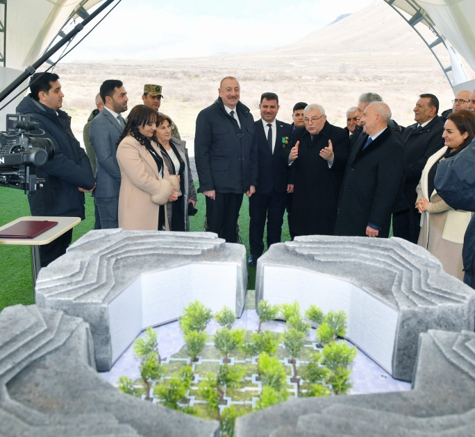 Prezident Xocalıda soyqırımı memorialının təməlini qoyub, Xankəndi şəhərində olub<font color='red'> - YENİLƏNİB 2</font><font color=red> - FOTOLAR</font>