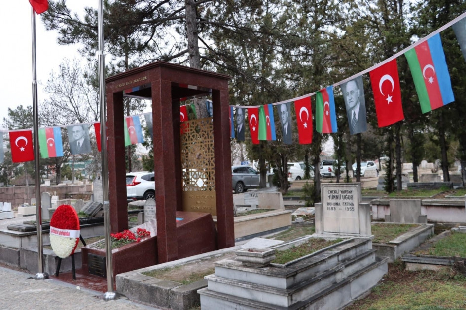 Məhəmməd Əmin Rəsulzadənin məzarının abadlaşdırılması istiqamətində kompleks işlər görülüb<font color=red> - FOTOLAR</font>