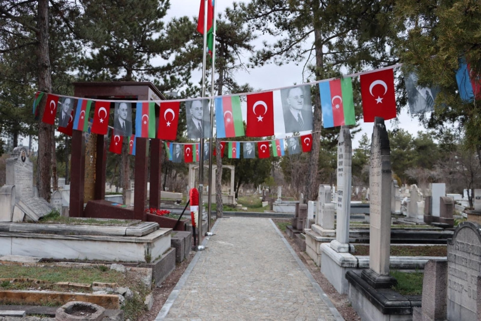 Məhəmməd Əmin Rəsulzadənin məzarının abadlaşdırılması istiqamətində kompleks işlər görülüb<font color=red> - FOTOLAR</font>