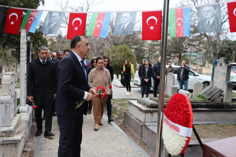 Məhəmməd Əmin Rəsulzadənin məzarının abadlaşdırılması istiqamətində kompleks işlər görülüb<font color=red> - FOTOLAR</font>