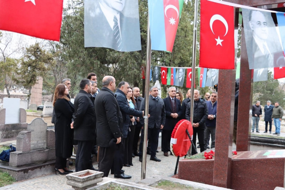 Məhəmməd Əmin Rəsulzadənin məzarının abadlaşdırılması istiqamətində kompleks işlər görülüb<font color=red> - FOTOLAR</font>