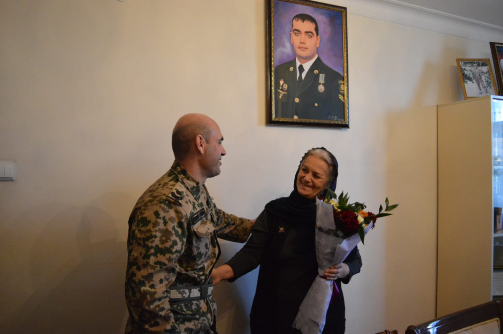 Daxili Qoşunların Naxçıvandakı hərbi birləşməsinin kollektivi bir qrup şəhid ailələsini ziyarət edib<font color=red> - FOTOLAR</font>
