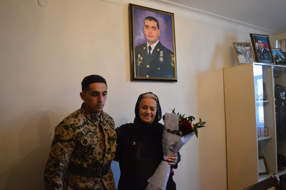 Daxili Qoşunların Naxçıvandakı hərbi birləşməsinin kollektivi bir qrup şəhid ailələsini ziyarət edib<font color=red> - FOTOLAR</font>