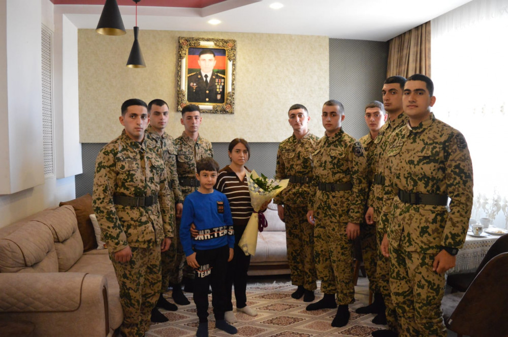 Daxili Qoşunların Naxçıvandakı hərbi birləşməsinin kollektivi bir qrup şəhid ailələsini ziyarət edib<font color=red> - FOTOLAR</font>