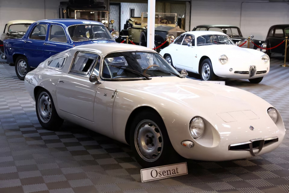 Fontenbloda “Alfa Romeo” vintaj yarış avtomobilləri hərraca çıxarılır<font color=red> - FOTOLAR</font>
