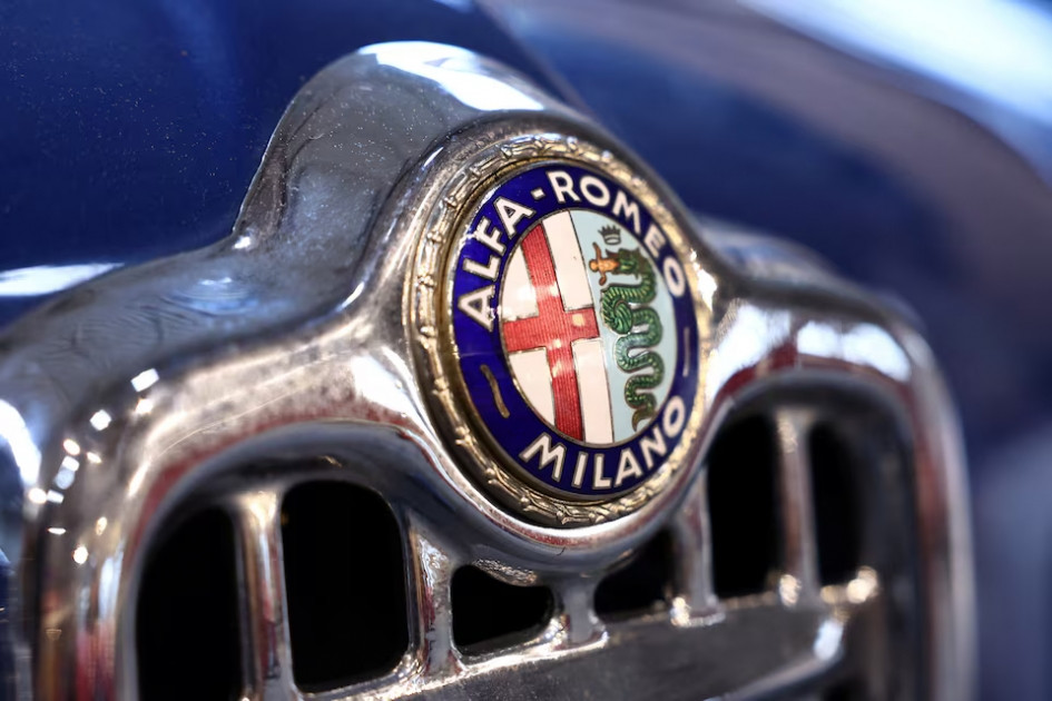 Fontenbloda “Alfa Romeo” vintaj yarış avtomobilləri hərraca çıxarılır<font color=red> - FOTOLAR</font>