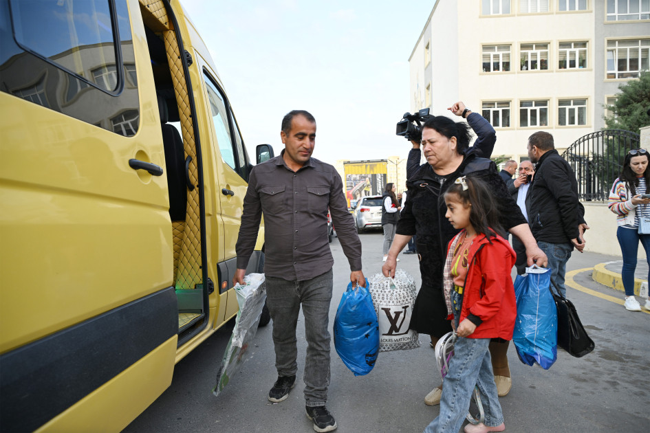 Füzuli şəhərinə növbəti köç karvanı yola düşüb<font color=red> - FOTOLAR</font>